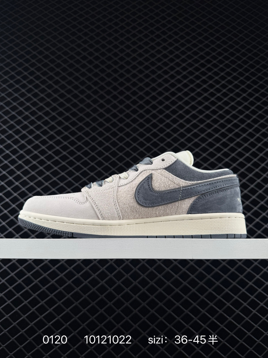 💰170
特：Air Jordan 1 Retro Low x The North Face x CDG 北面联名-米灰蓝 定制配色 原厂内置气垫魔块 A模大底 头层小牛皮 鞋舌AJ原厂专用牛津布+AJ专用反口珍珠布+原厂无杂质高弹内里海棉+特殊封边弹力鞋带 
货号：DM9188-011
SIZE：36 36.5 37.5 38 38.5 39 40 40.5 41 42 42.5 43 44 44.5 45
编码：10121022