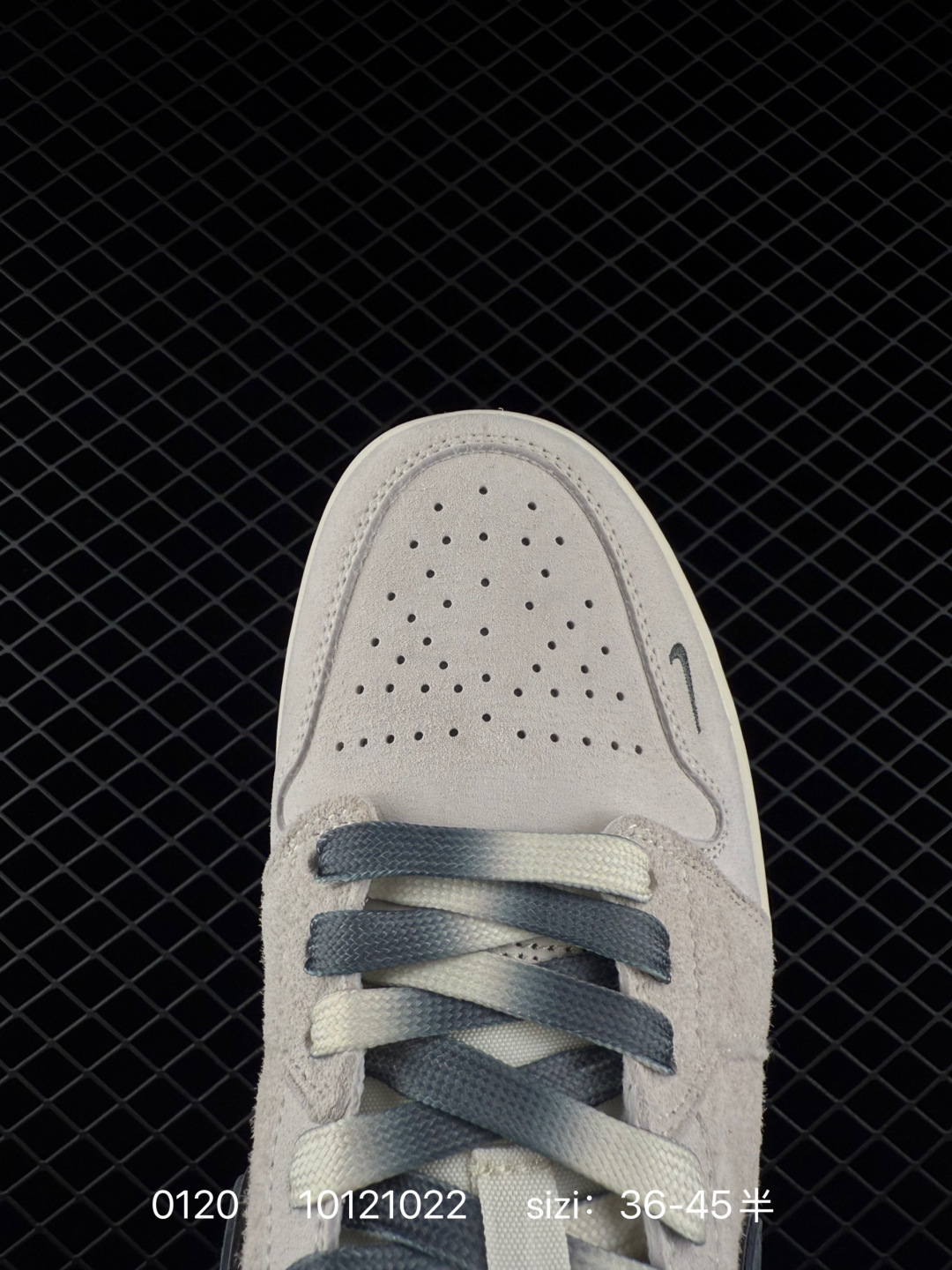 💰170
特：Air Jordan 1 Retro Low x The North Face x CDG 北面联名-米灰蓝 定制配色 原厂内置气垫魔块 A模大底 头层小牛皮 鞋舌AJ原厂专用牛津布+AJ专用反口珍珠布+原厂无杂质高弹内里海棉+特殊封边弹力鞋带 
货号：DM9188-011
SIZE：36 36.5 37.5 38 38.5 39 40 40.5 41 42 42.5 43 44 44.5 45
编码：10121022