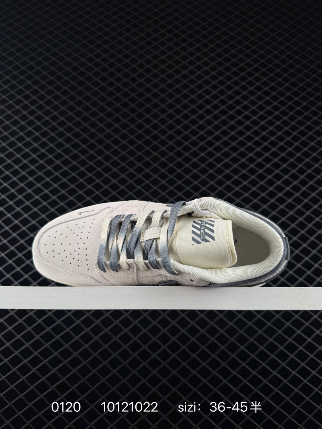 💰170
特：Air Jordan 1 Retro Low x The North Face x CDG 北面联名-米灰蓝 定制配色 原厂内置气垫魔块 A模大底 头层小牛皮 鞋舌AJ原厂专用牛津布+AJ专用反口珍珠布+原厂无杂质高弹内里海棉+特殊封边弹力鞋带 
货号：DM9188-011
SIZE：36 36.5 37.5 38 38.5 39 40 40.5 41 42 42.5 43 44 44.5 45
编码：10121022