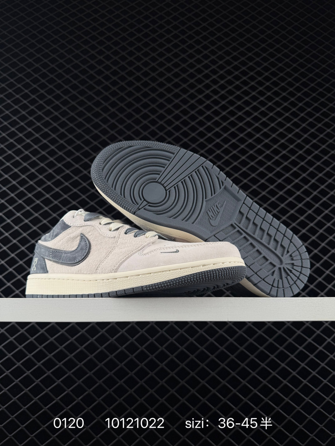 💰170
特：Air Jordan 1 Retro Low x The North Face x CDG 北面联名-米灰蓝 定制配色 原厂内置气垫魔块 A模大底 头层小牛皮 鞋舌AJ原厂专用牛津布+AJ专用反口珍珠布+原厂无杂质高弹内里海棉+特殊封边弹力鞋带 
货号：DM9188-011
SIZE：36 36.5 37.5 38 38.5 39 40 40.5 41 42 42.5 43 44 44.5 45
编码：10121022