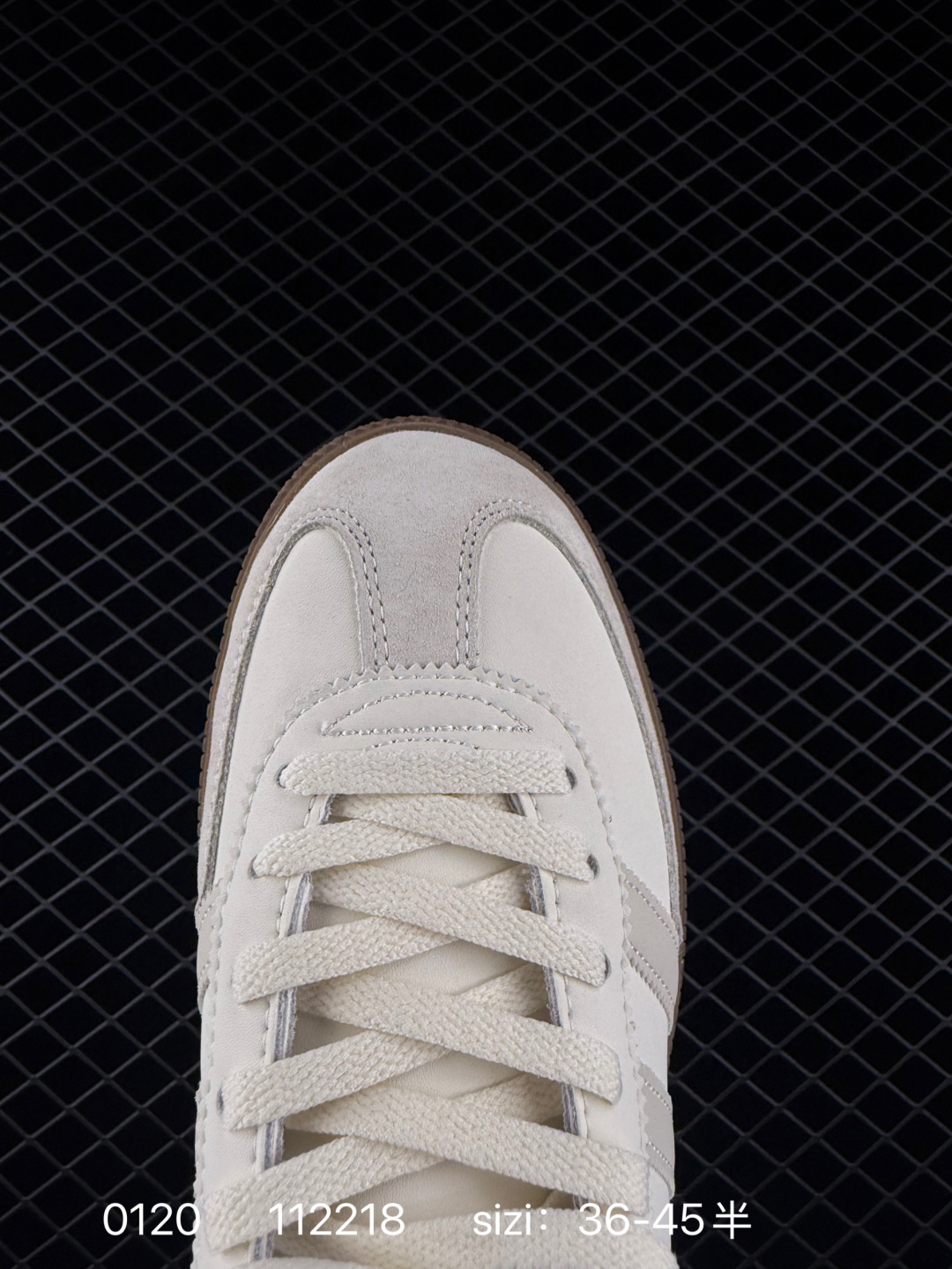 💰150
阿迪达斯 Adidas HANDBALL SPEZIAL 低帮三叶草学院风复古休闲板鞋 德训鞋 橡胶底柔软皮革经典运动鞋板鞋。圆头、缝合拼接设计、正面绑带、鞋舌部位附有标贴、经典三条杠装饰鞋侧，承载青春情怀的板鞋。品牌辨识度清晰，牛筋耐磨大底。

货号：JR3365
码数：36-45含半码
编码：112218