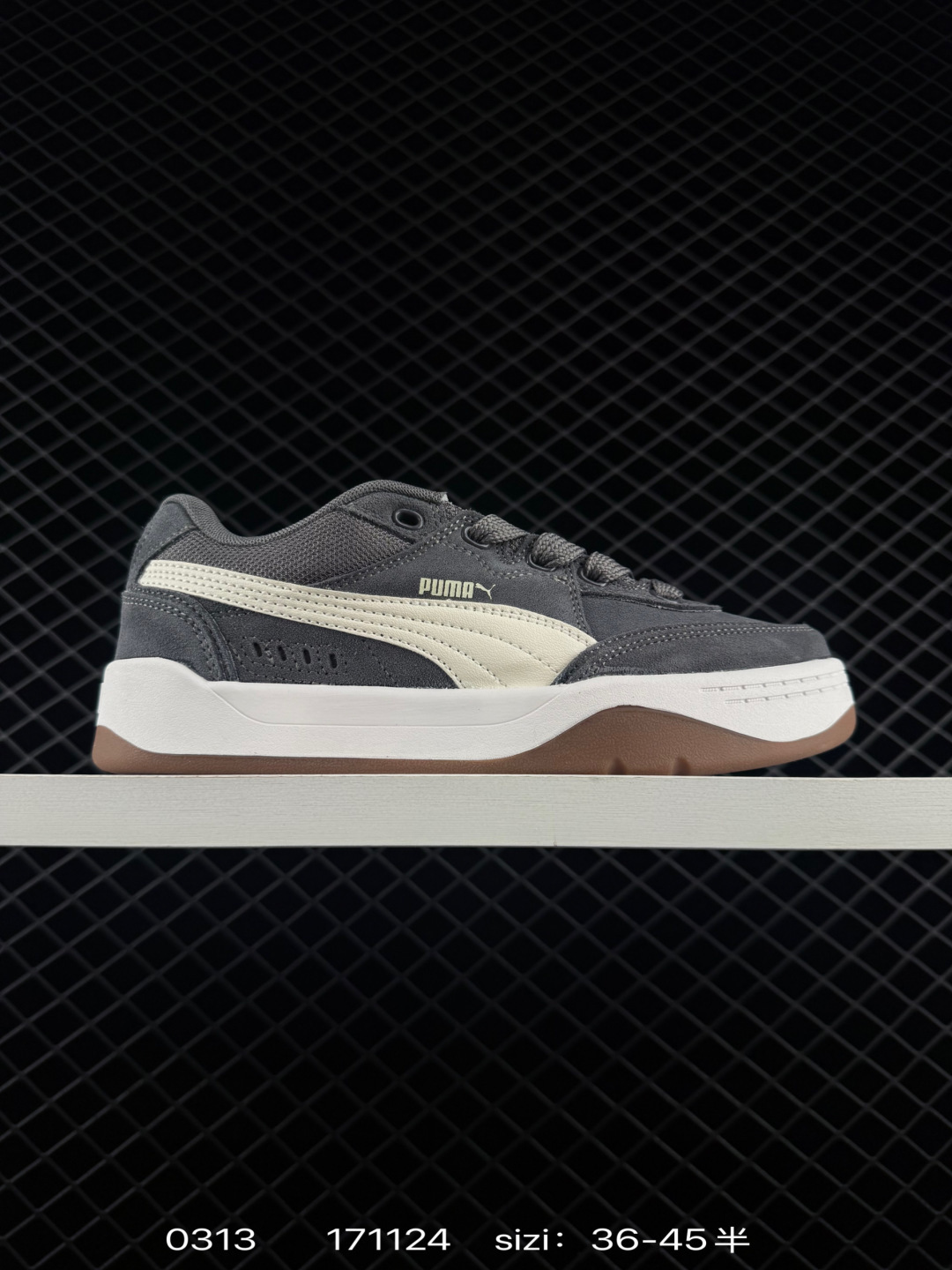 【公司级】PUMA/彪马 男女运动板鞋,原楦原纸版开发版型,采用环保纤维革组合翻毛皮饰片鞋面材质,外置耐磨橡胶大底❗️蕾哈娜同系面包鞋太好看了!彪马Puma Park Lifestyle OG Sneaker 公园生活方式系列低帮复古面包风百搭休闲运动板鞋. C 类型:男女鞋 货号:400708 含半码 编码:171124