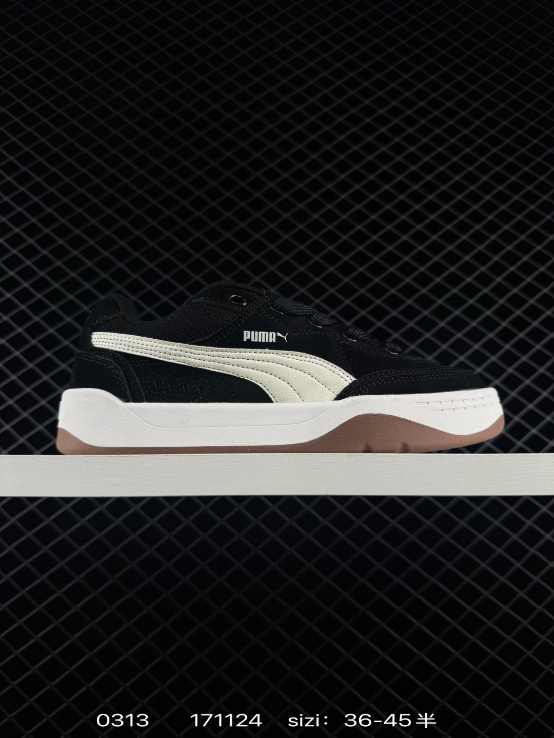 【公司级】PUMA/彪马 男女运动板鞋,原楦原纸版开发版型,采用环保纤维革组合翻毛皮饰片鞋面材质,外置耐磨橡胶大底❗️蕾哈娜同系面包鞋太好看了!彪马Puma Park Lifestyle OG Sneaker 公园生活方式系列低帮复古面包风百搭休闲运动板鞋. C 类型:男女鞋 货号:400708 含半码 编码:171124