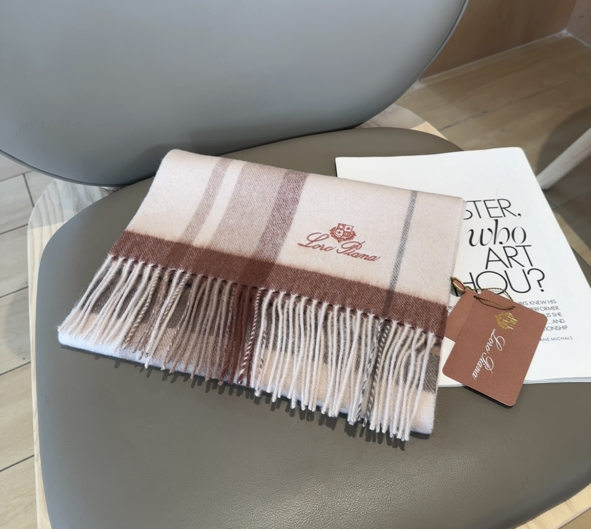 🆕Loro Piana · 【贸易公司尾单，极品山羊绒围巾披肩】送人自留都太高大上了😍重磅上新，爆款爆款