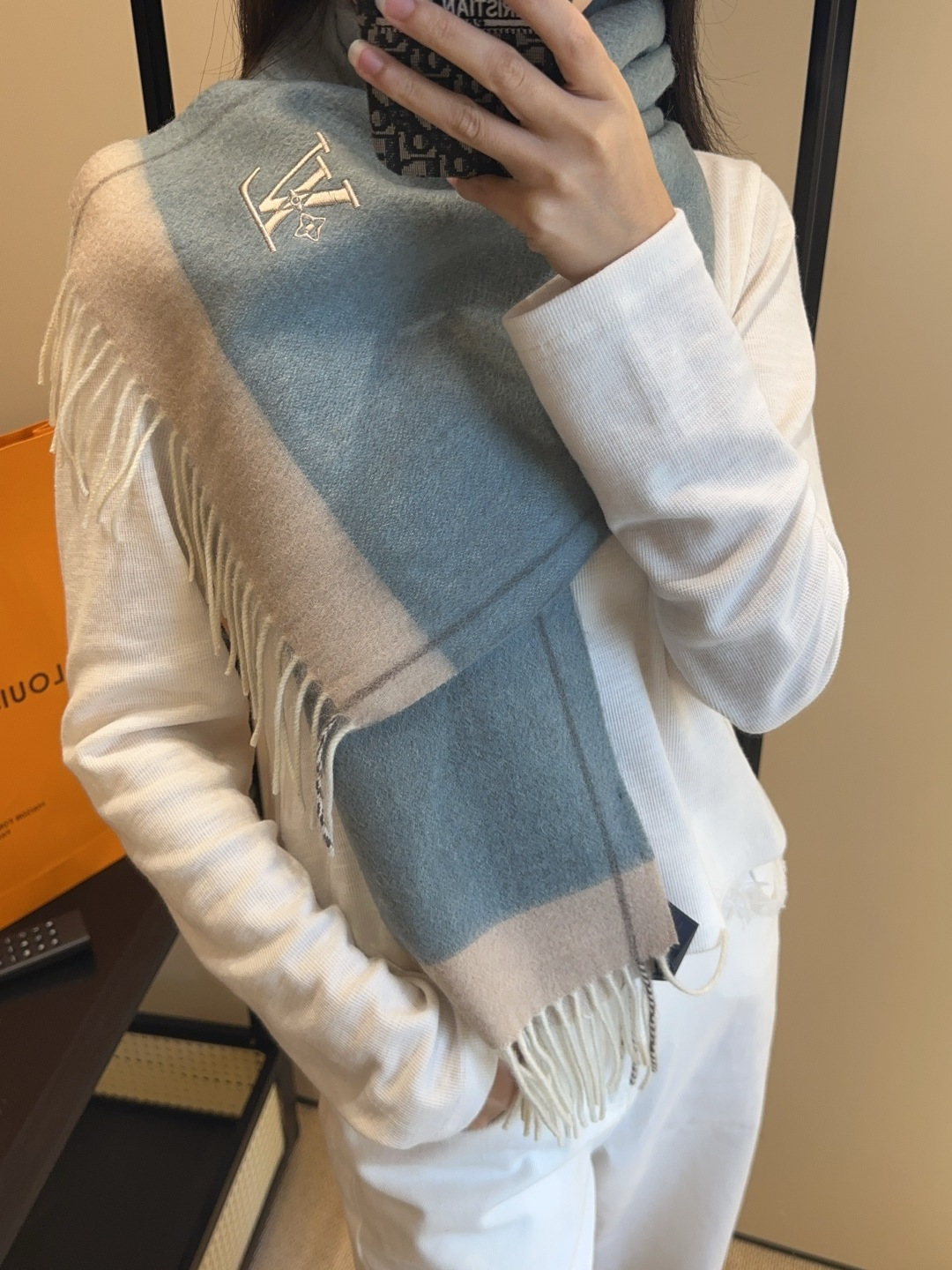 Lv围巾❗️好看的要疯掉了，太有型太有魅力了❗️❗️非常斯文时尚的秋冬单品！真的很喜欢，非常Classi