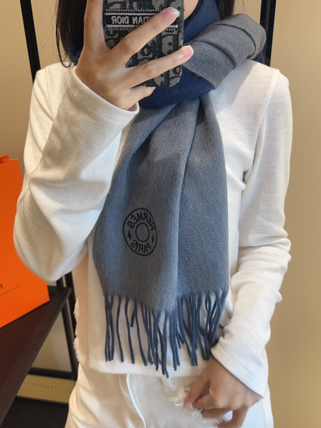 NO:342746,[Family welfare is here!  !  Hermes high-end heavy men's scarf!  】Praise and recommend, excited ~!  !  You must start quickly, synchronize the counter, the highest-end men's model~ the craftsmanship is difficult, super soft and soft, gradient effect scarf!  Our price is really invincible and great value!  Mom's price feedback~ Fabric loves, the velvet feels so invincible and comfortable when you hold it in your hands!  Very soft, the upper body is invincible and beautiful. A medium-thickness, very nice neck-friendly model~ Size specifications 30*185cm high-version scarf, high-version scarf, hermes19860909【家属福利来了！！爱马仕高端重磅男士围巾！】怒赞推荐,激动~！！下手绝对要快,同步专柜,最高端的男士款~工艺难度大,超级无敌软糯 渐变效果围巾！我们这个价格真的无敌超值！亲妈价格回馈~面料大爱,握在手里绒感真的超级无敌舒服！非常柔软,上身效果无敌好看 中等厚度,非常亲脖子的一款~ 尺寸规格30*185cm高版本围巾,高版本围巾,hermes,scarf