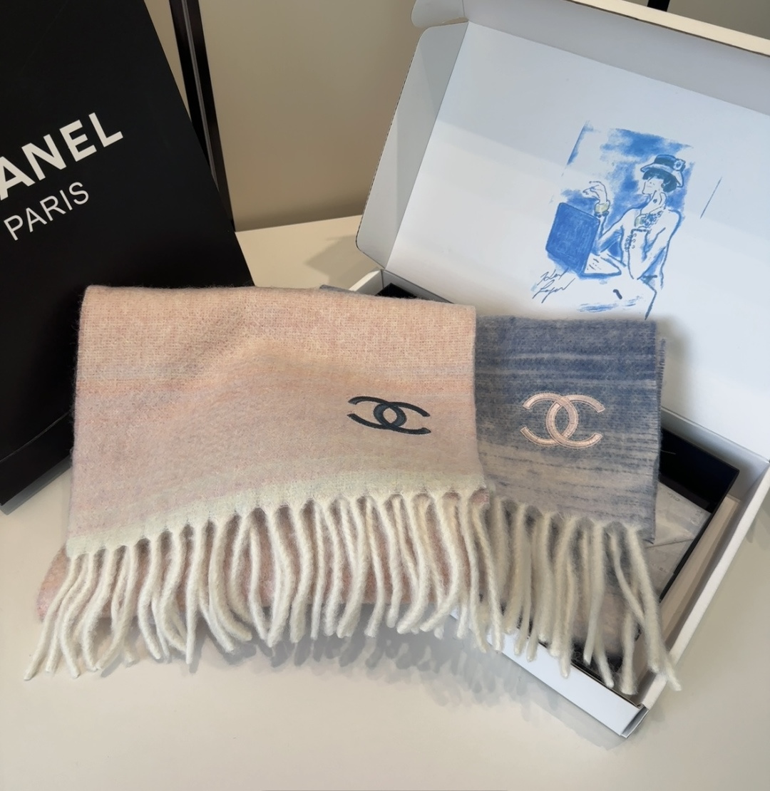 香奈儿超美新款马海毛围巾！超级推荐入手！】质感好货！主打的马海毛围巾~据说超难买哦！！打了好多次版！终于