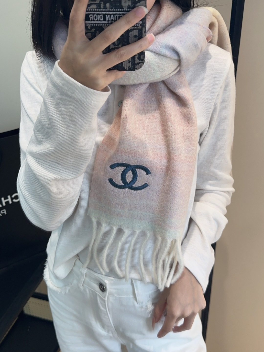 香奈儿超美新款马海毛围巾！超级推荐入手！】质感好货！主打的马海毛围巾~据说超难买哦！！打了好多次版！终于
