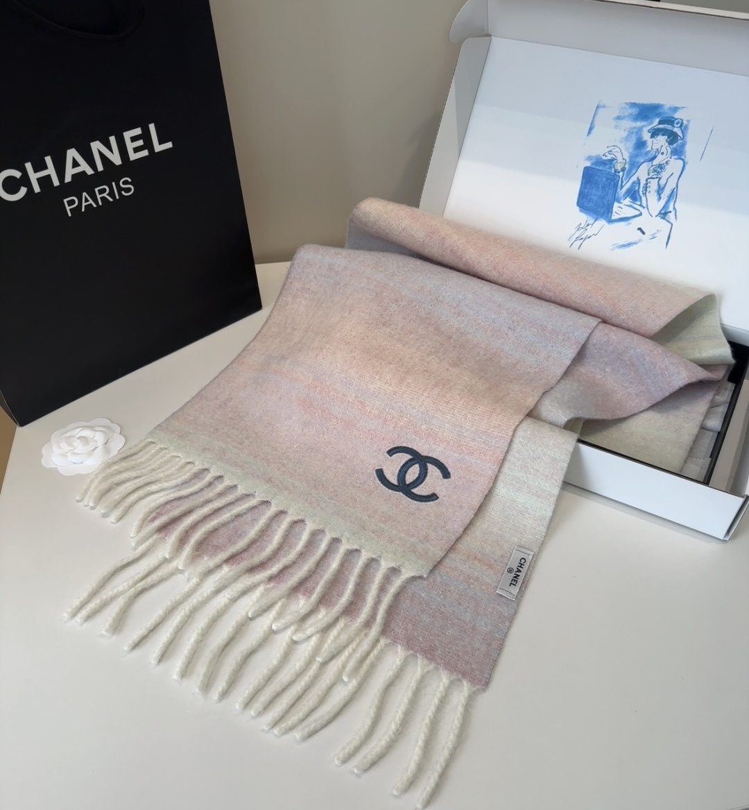 香奈儿超美新款马海毛围巾！超级推荐入手！】质感好货！主打的马海毛围巾~据说超难买哦！！打了好多次版！终于