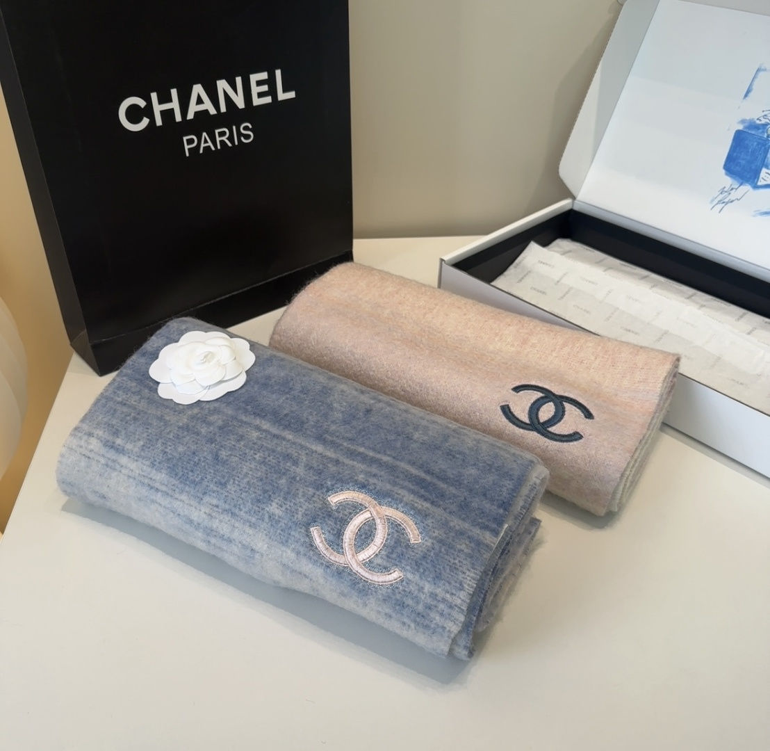 香奈儿超美新款马海毛围巾！超级推荐入手！】质感好货！主打的马海毛围巾~据说超难买哦！！打了好多次版！终于