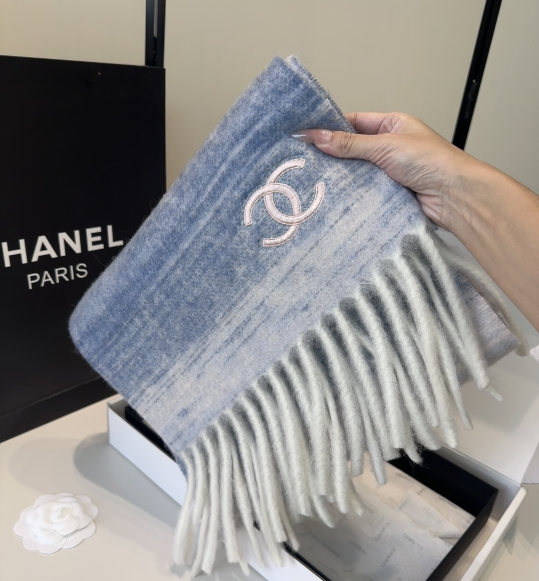 香奈儿超美新款马海毛围巾！超级推荐入手！】质感好货！主打的马海毛围巾~据说超难买哦！！打了好多次版！终于