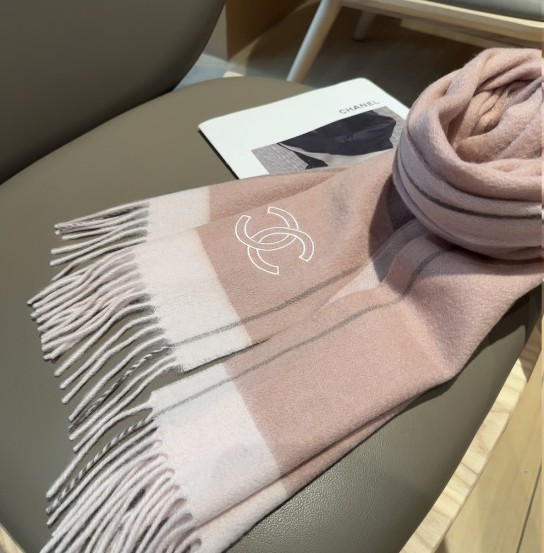 【▪Chanel · 香奈儿难得一见的温柔配色，超级迷恋❗️气质低调恬静又不失优雅❗️】重点推荐❗️高级