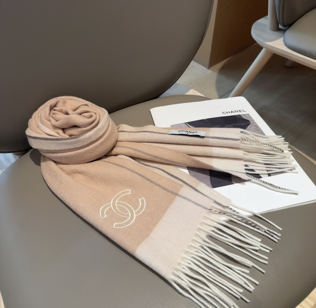 【▪Chanel · 香奈儿难得一见的温柔配色，超级迷恋❗️气质低调恬静又不失优雅❗️】重点推荐❗️高级