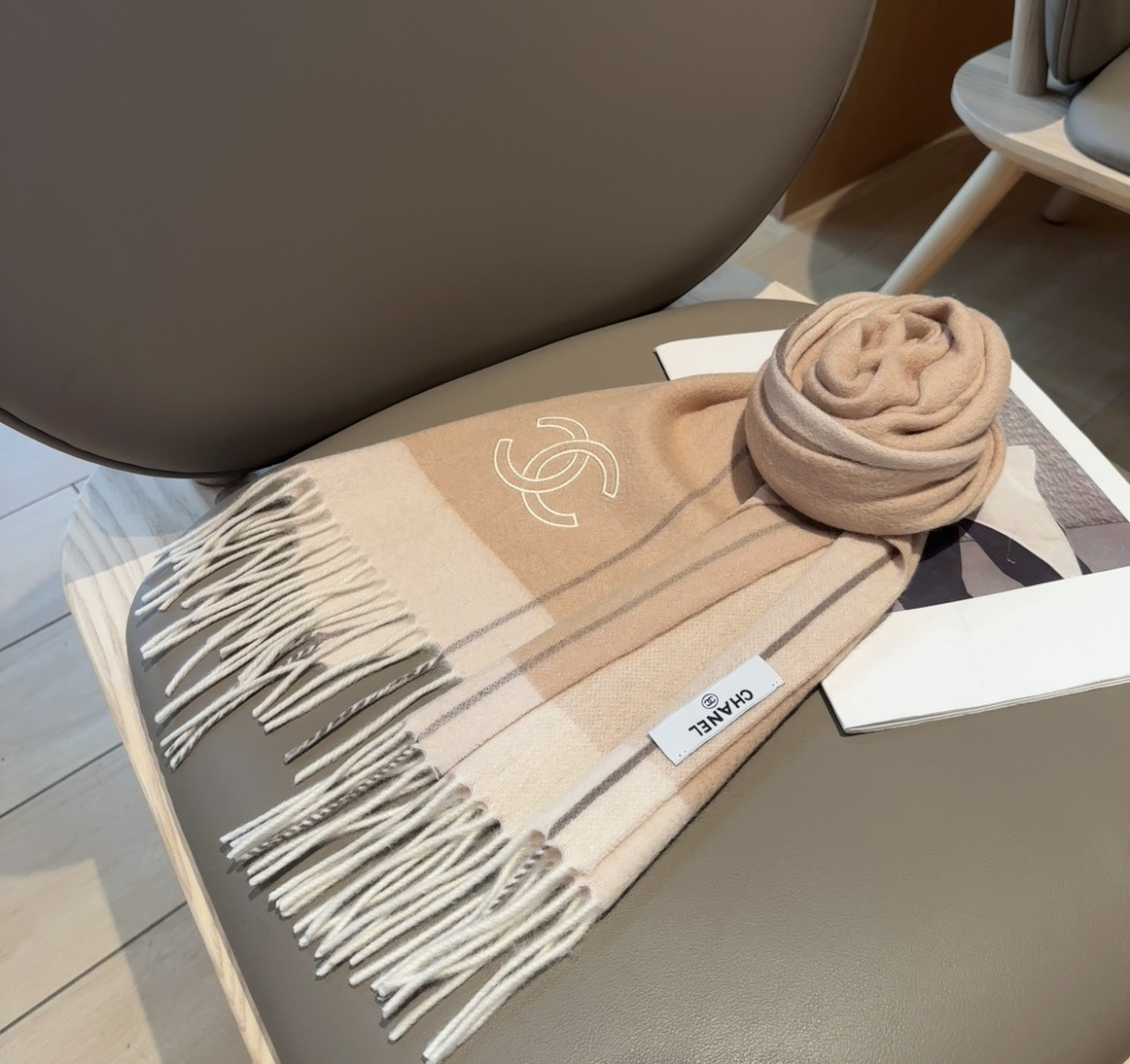 【▪Chanel · 香奈儿难得一见的温柔配色，超级迷恋❗️气质低调恬静又不失优雅❗️】重点推荐❗️高级