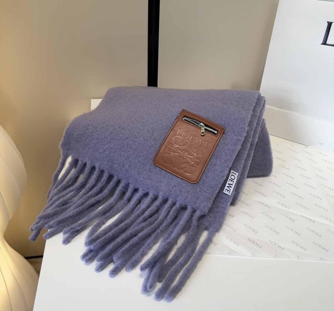 ▪❤️️罗意威超美新款马海毛围巾！超级推荐入手！】质感好货！主打的马海毛围巾~据说超难买哦！！打了好多次