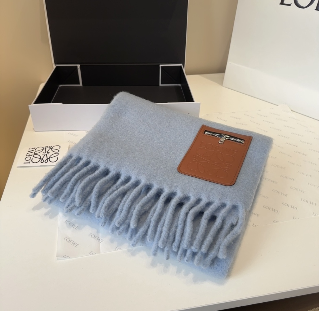 ▪❤️️罗意威超美新款马海毛围巾！超级推荐入手！】质感好货！主打的马海毛围巾~据说超难买哦！！打了好多次