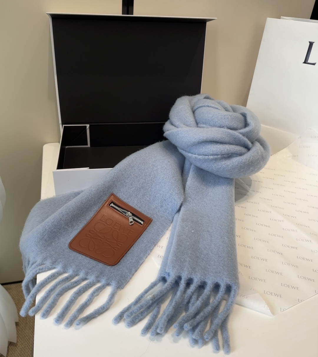 ▪❤️️罗意威超美新款马海毛围巾！超级推荐入手！】质感好货！主打的马海毛围巾~据说超难买哦！！打了好多次