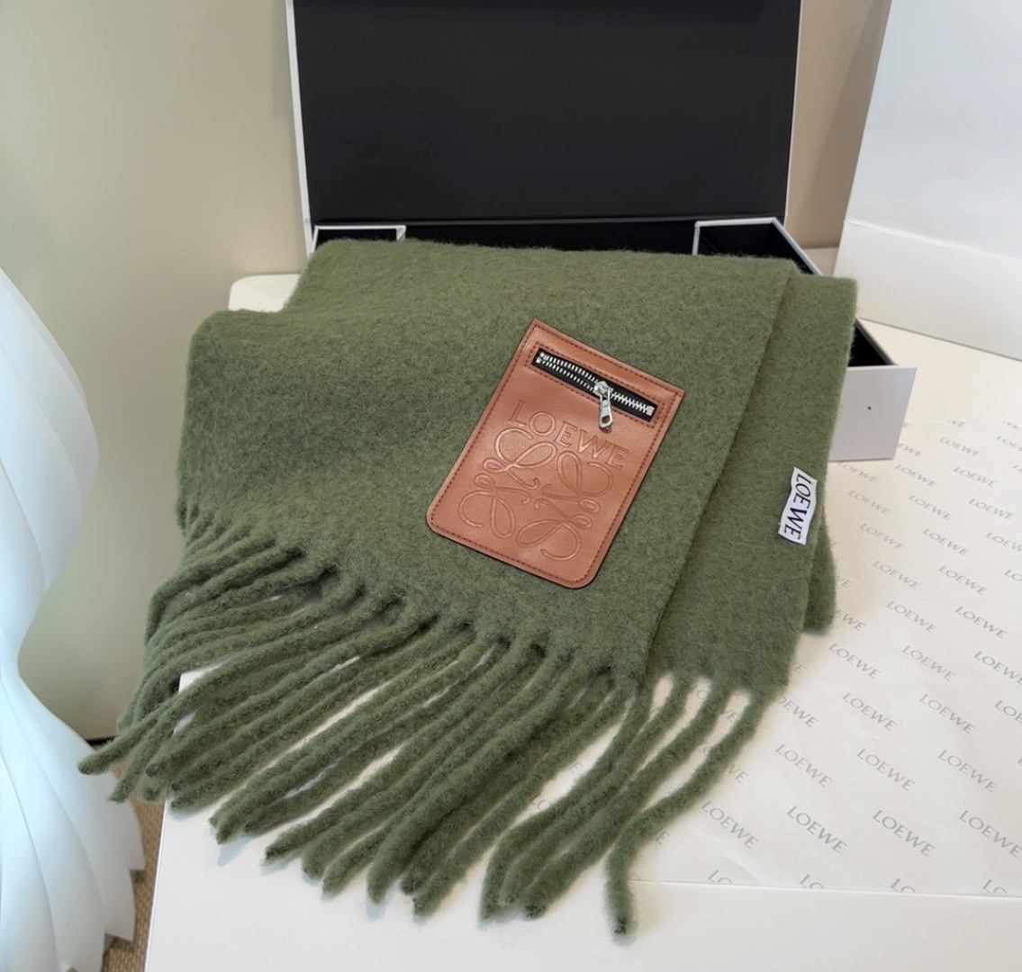 ▪❤️️罗意威超美新款马海毛围巾！超级推荐入手！】质感好货！主打的马海毛围巾~据说超难买哦！！打了好多次