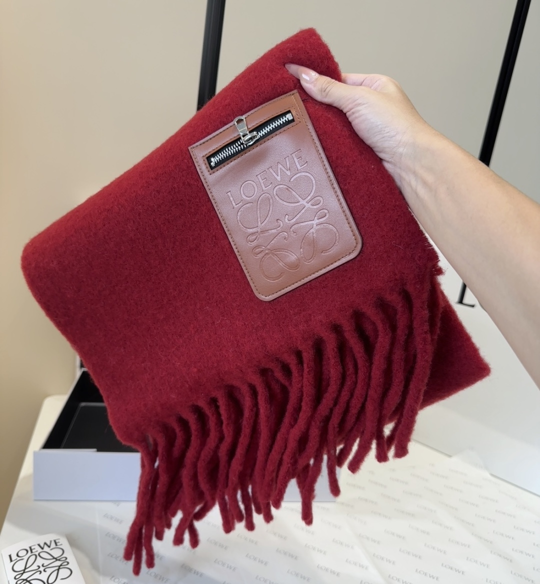 ▪❤️️罗意威超美新款马海毛围巾！超级推荐入手！】质感好货！主打的马海毛围巾~据说超难买哦！！打了好多次