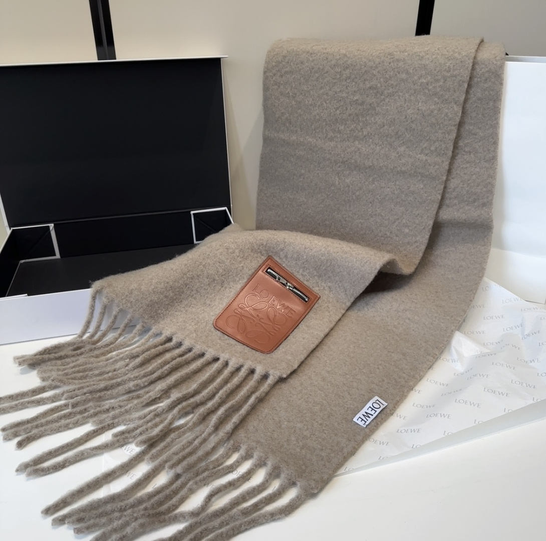 ▪❤️️罗意威超美新款马海毛围巾！超级推荐入手！】质感好货！主打的马海毛围巾~据说超难买哦！！打了好多次