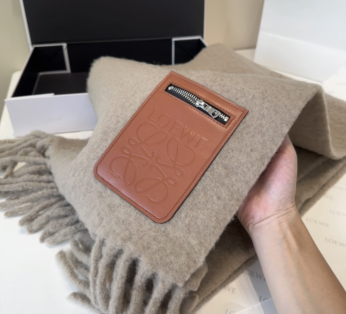 ▪❤️️罗意威超美新款马海毛围巾！超级推荐入手！】质感好货！主打的马海毛围巾~据说超难买哦！！打了好多次