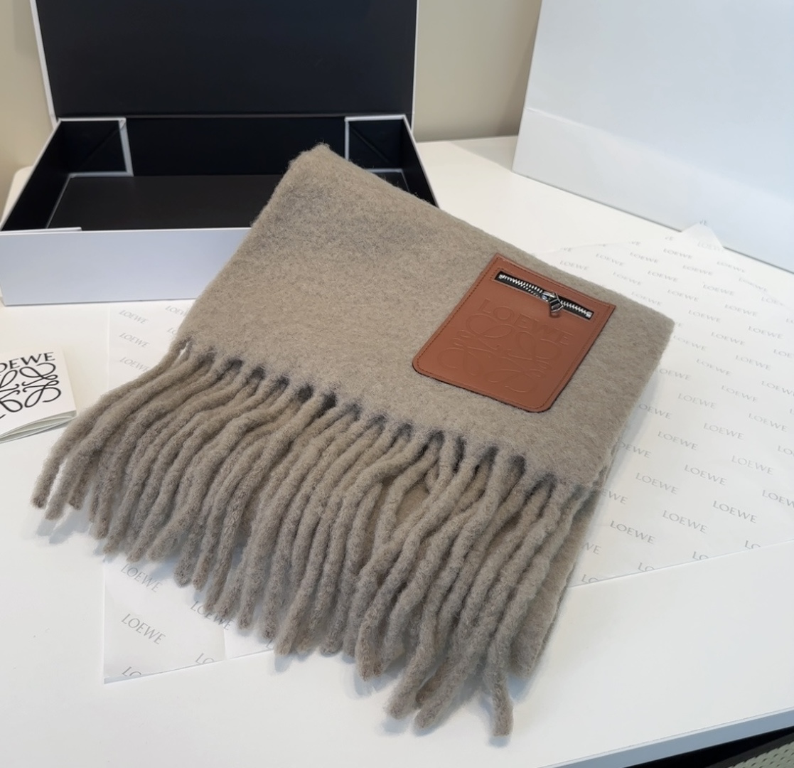 ▪❤️️罗意威超美新款马海毛围巾！超级推荐入手！】质感好货！主打的马海毛围巾~据说超难买哦！！打了好多次