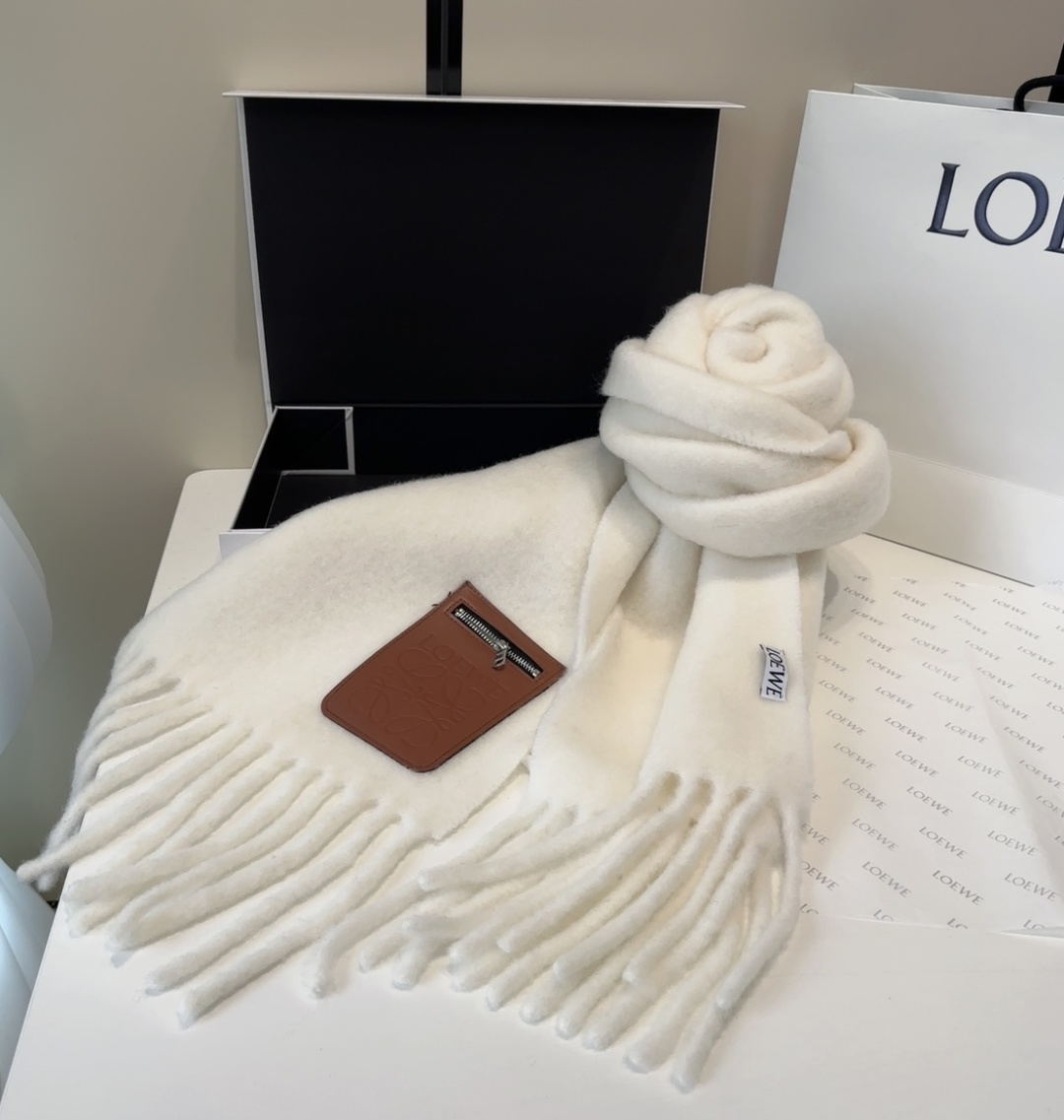 ▪❤️️罗意威超美新款马海毛围巾！超级推荐入手！】质感好货！主打的马海毛围巾~据说超难买哦！！打了好多次