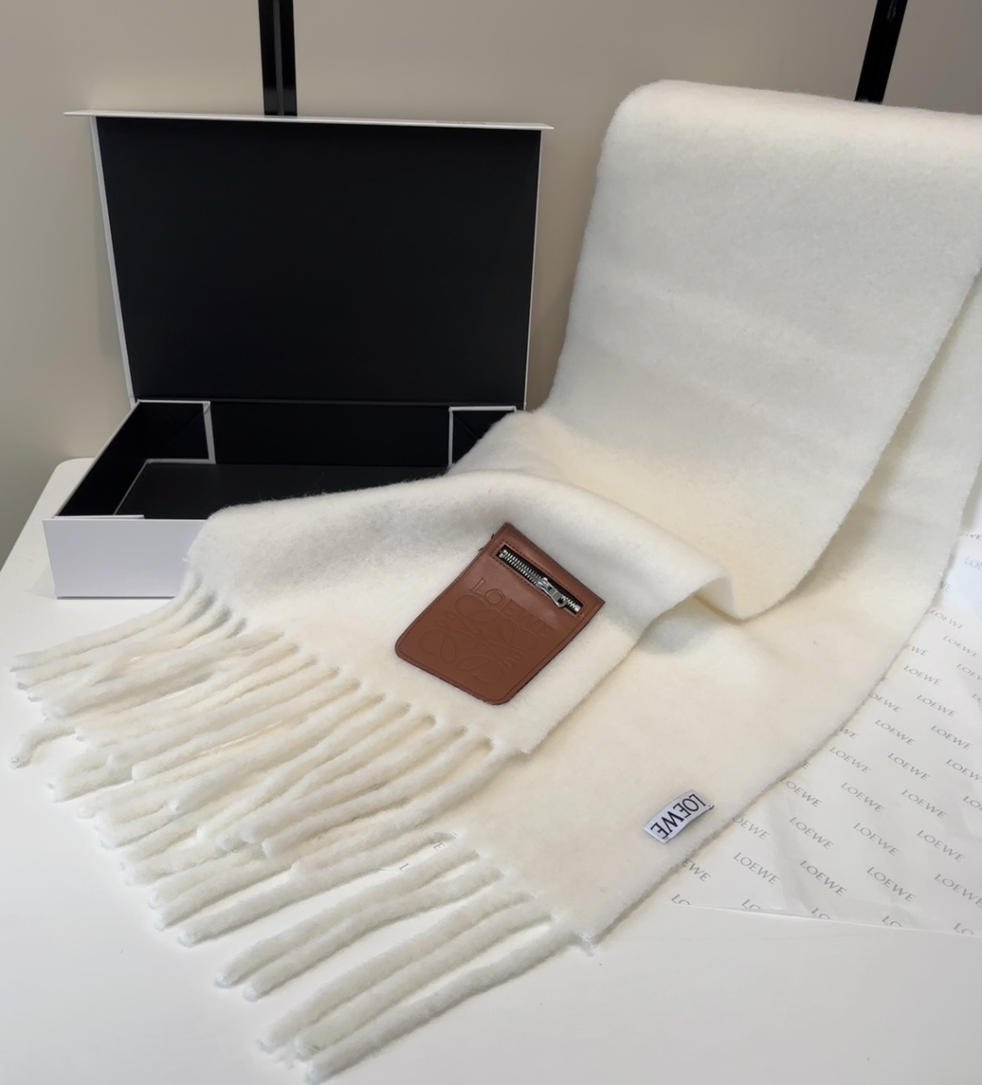 ▪❤️️罗意威超美新款马海毛围巾！超级推荐入手！】质感好货！主打的马海毛围巾~据说超难买哦！！打了好多次