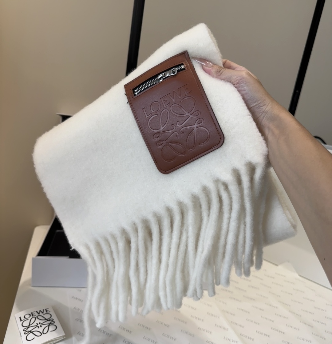 ▪❤️️罗意威超美新款马海毛围巾！超级推荐入手！】质感好货！主打的马海毛围巾~据说超难买哦！！打了好多次