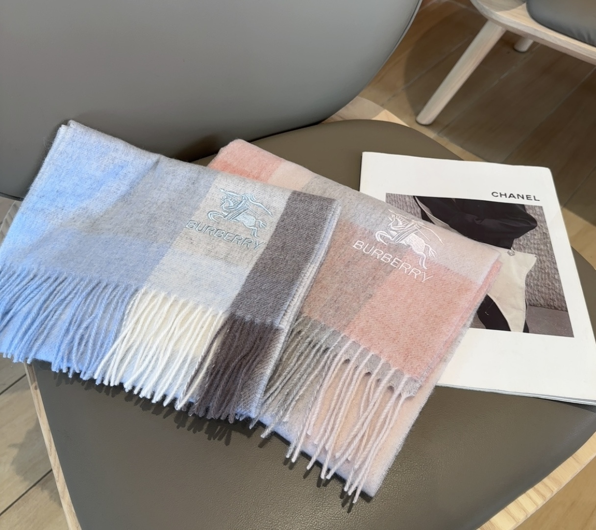 Burberry · 巴宝莉围巾❗️好看的要疯掉了，太有型太有魅力了❗️❗️非常斯文时尚的秋冬单品！真的