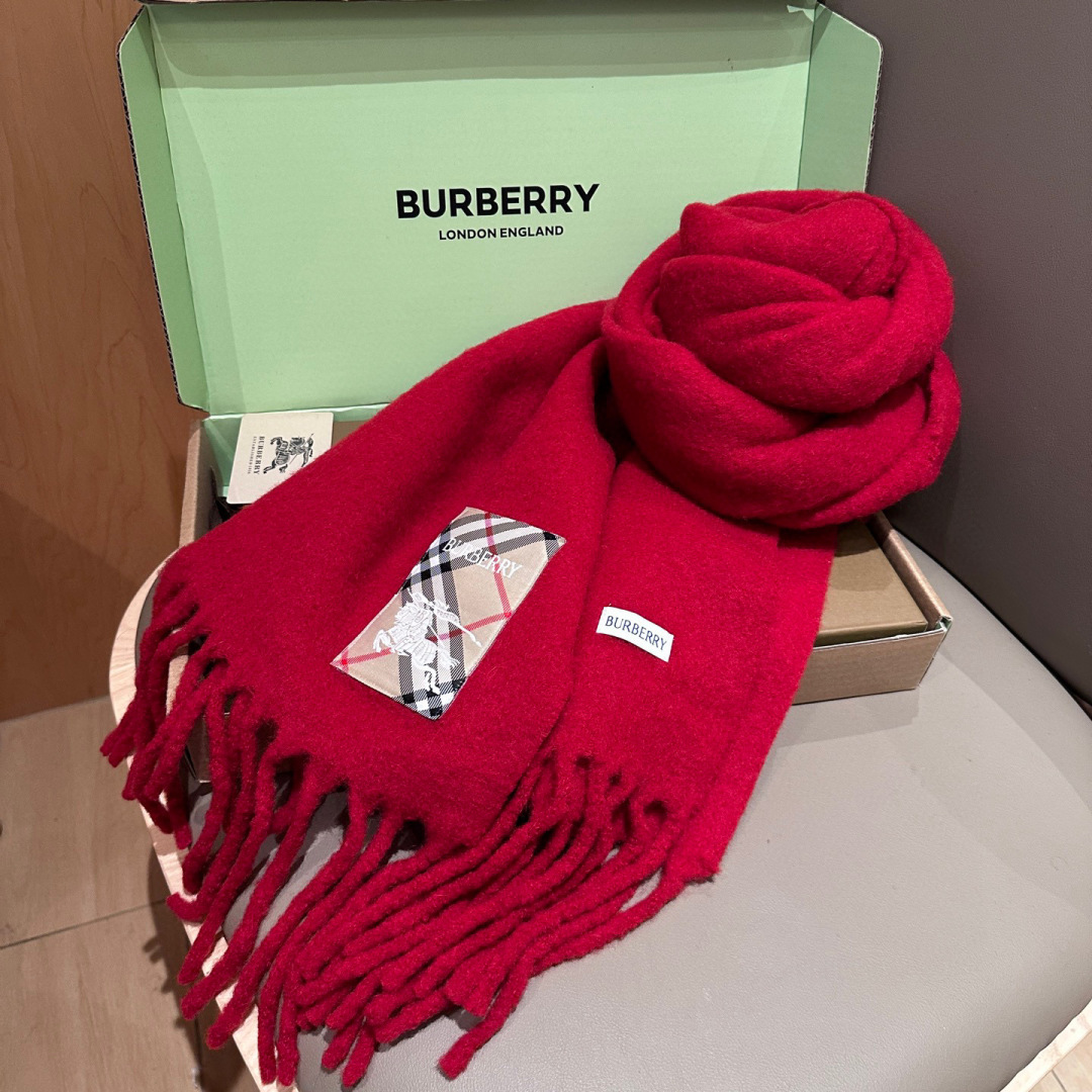 ▪❤️️巴宝莉超美新款马海毛围巾！超级推荐入手！】质感好货！主打的马海毛围巾~据说超难买哦！！打了好多次