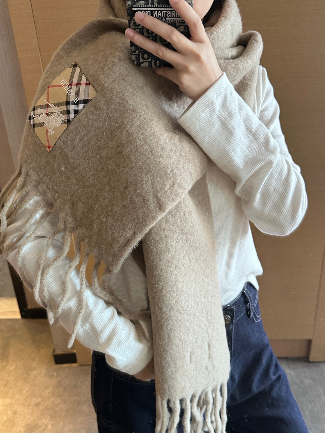 ▪❤️️巴宝莉超美新款马海毛围巾！超级推荐入手！】质感好货！主打的马海毛围巾~据说超难买哦！！打了好多次