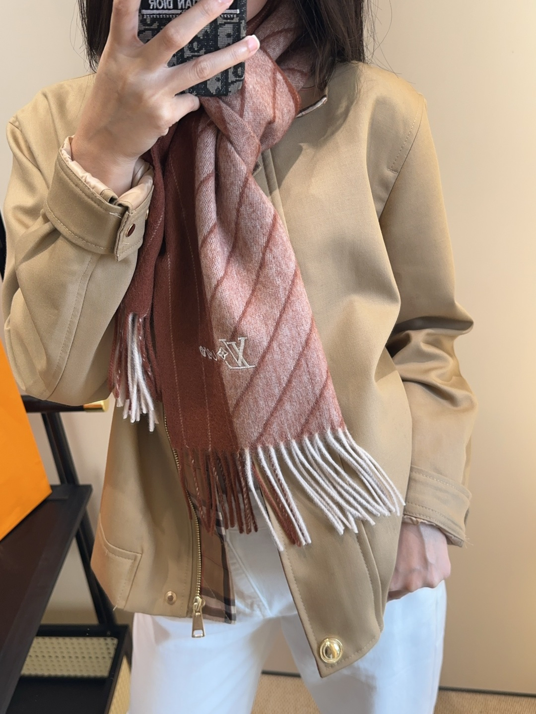 Lv围巾❗️好看的要疯掉了，太有型太有魅力了❗️❗️非常斯文时尚的秋冬单品！真的很喜欢，非常Classi
