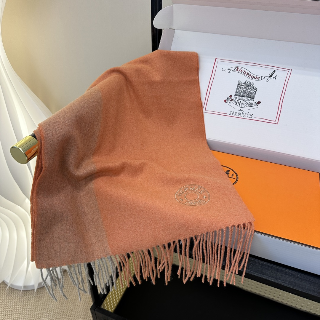 2025年Hermes · 爱马仕，难得一见的温柔配色，低调又不失优雅❗️】重点推荐❗️双边配色，一条围