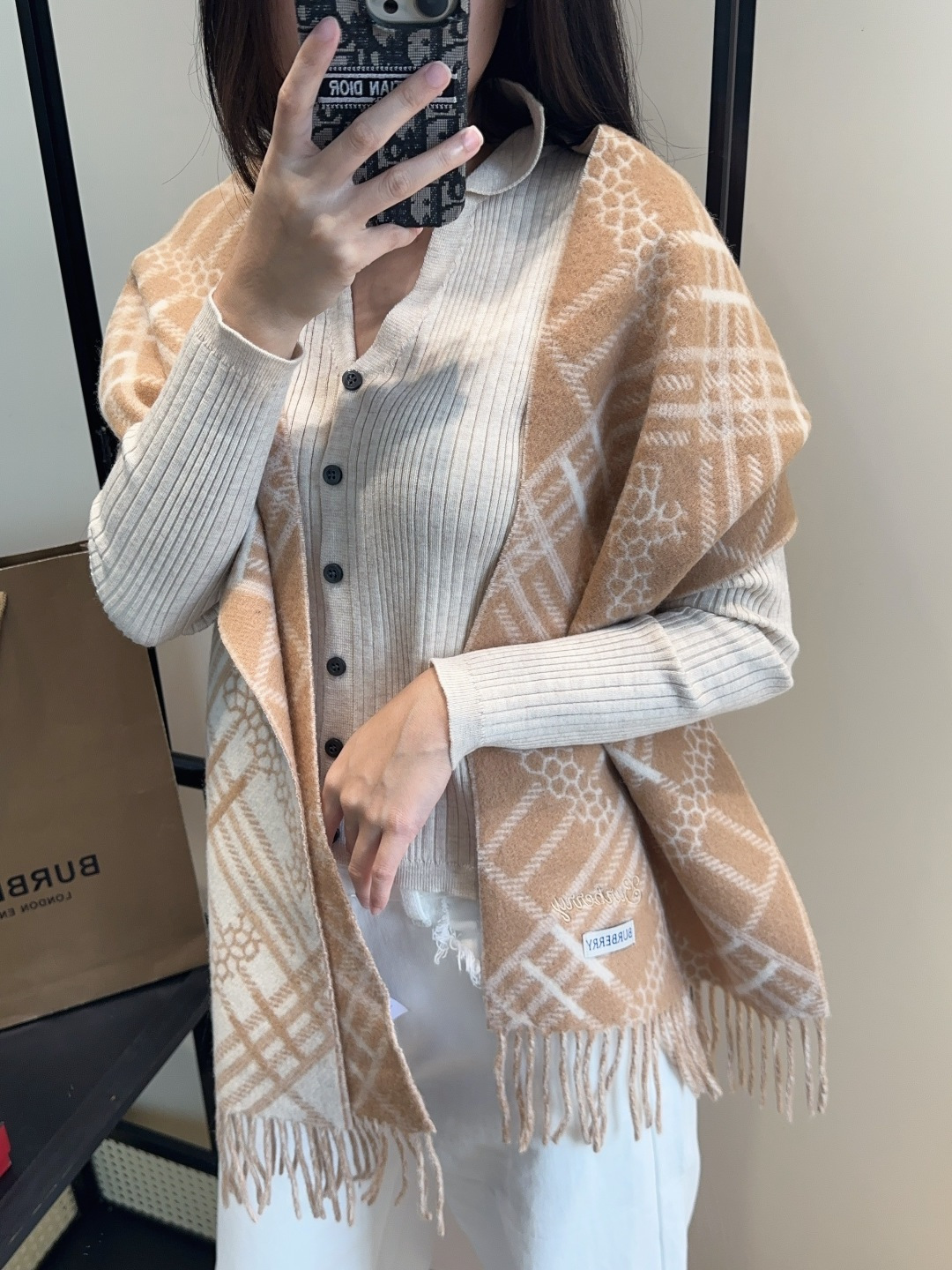 Burberry · 巴宝莉围巾❗️好看的要疯掉了，太有型太有魅力了❗️❗️非常斯文时尚的秋冬单品！真的