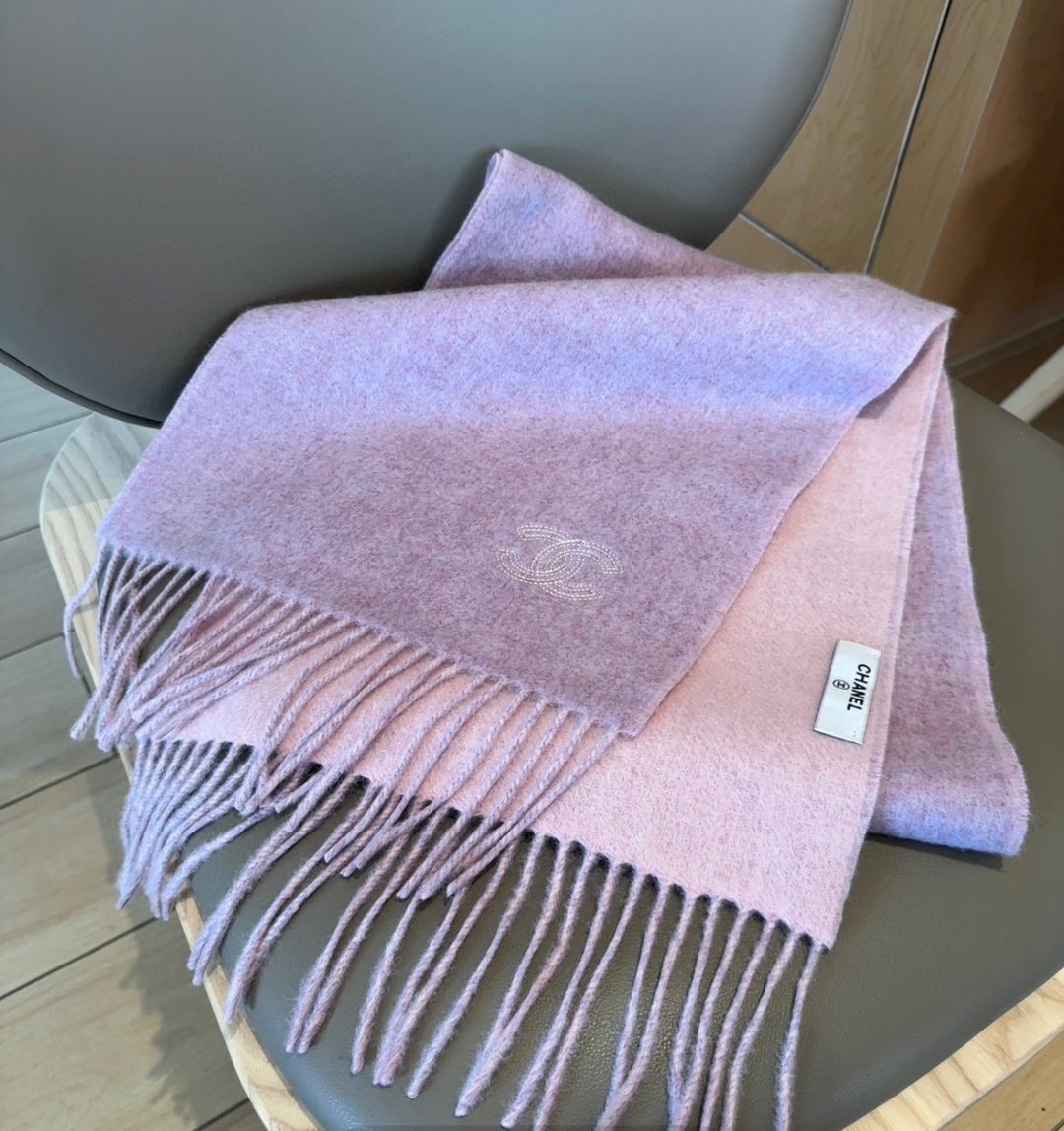 【▪Chanel · 香奈儿难得一见的温柔配色，超级迷恋❗️气质低调恬静又不失优雅❗️】重点推荐❗️高级