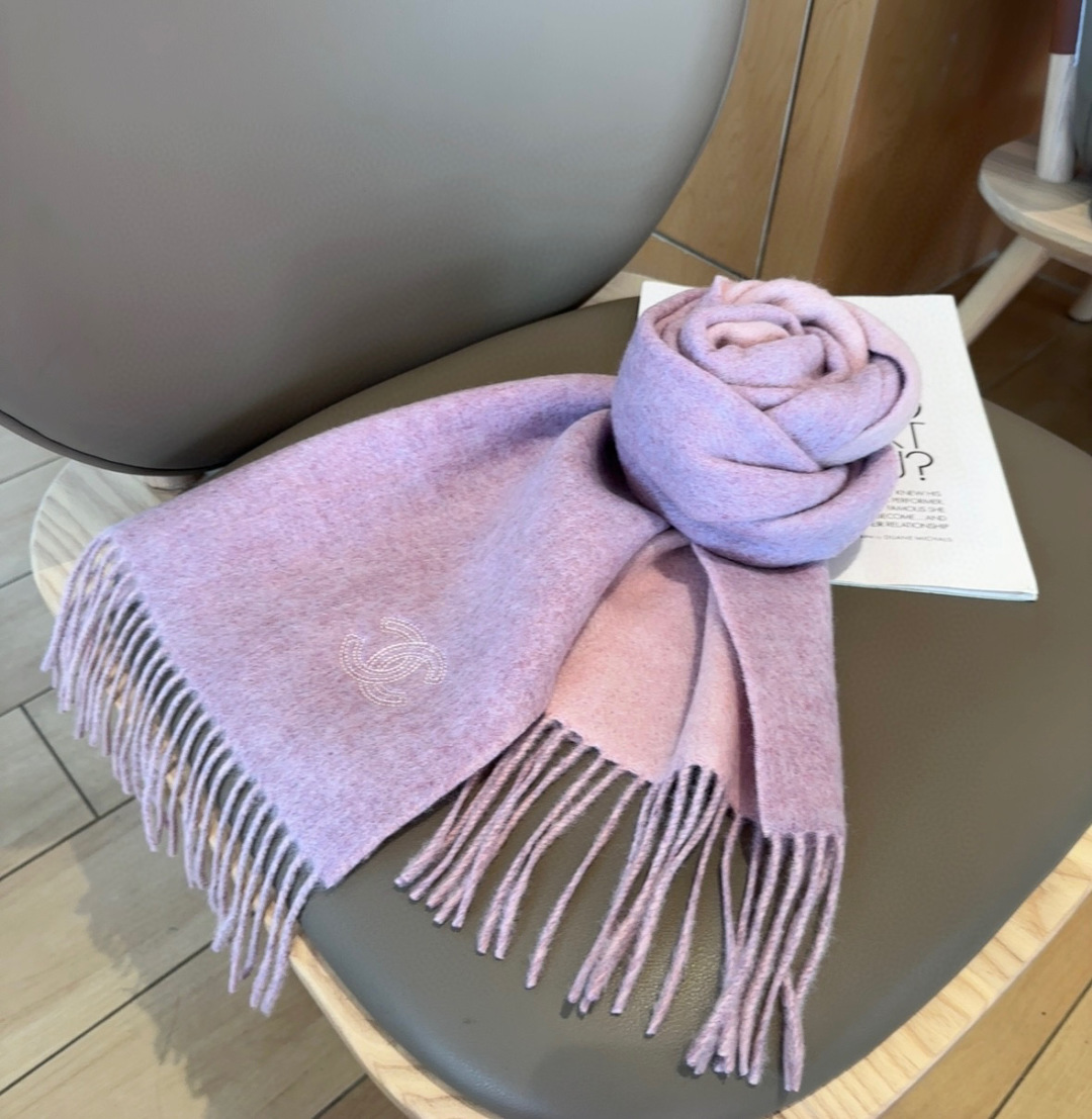 【▪Chanel · 香奈儿难得一见的温柔配色，超级迷恋❗️气质低调恬静又不失优雅❗️】重点推荐❗️高级