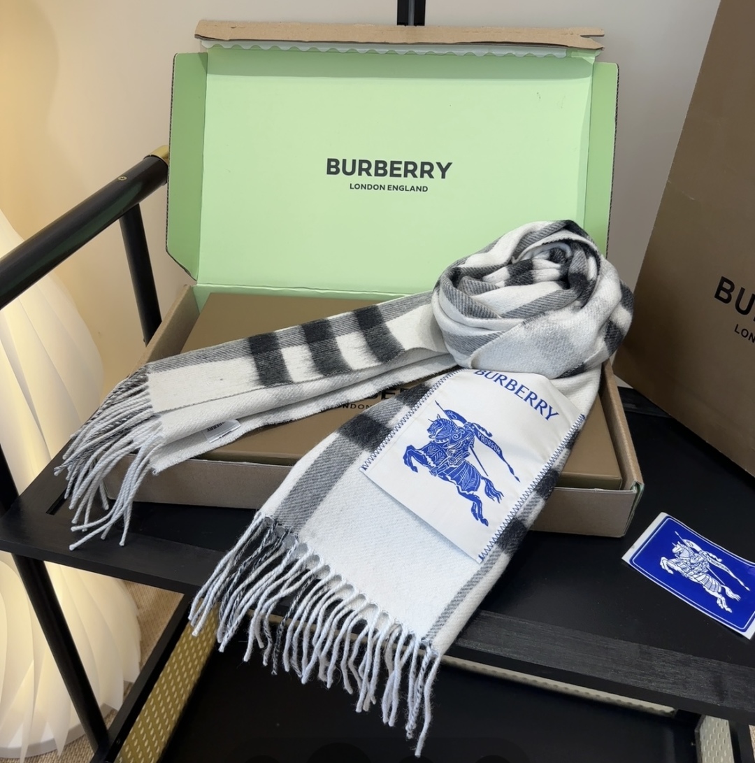 【▪️家属福利来了！！巴宝莉高端重磅男士围巾！】怒赞推荐，激动~！！下手绝对要快，同步专柜，最高端的男士