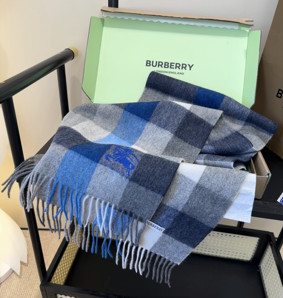 【▪️家属福利来了！！巴宝莉高端重磅男士围巾！】怒赞推荐，激动~！！下手绝对要快，同步专柜，最高端的男士