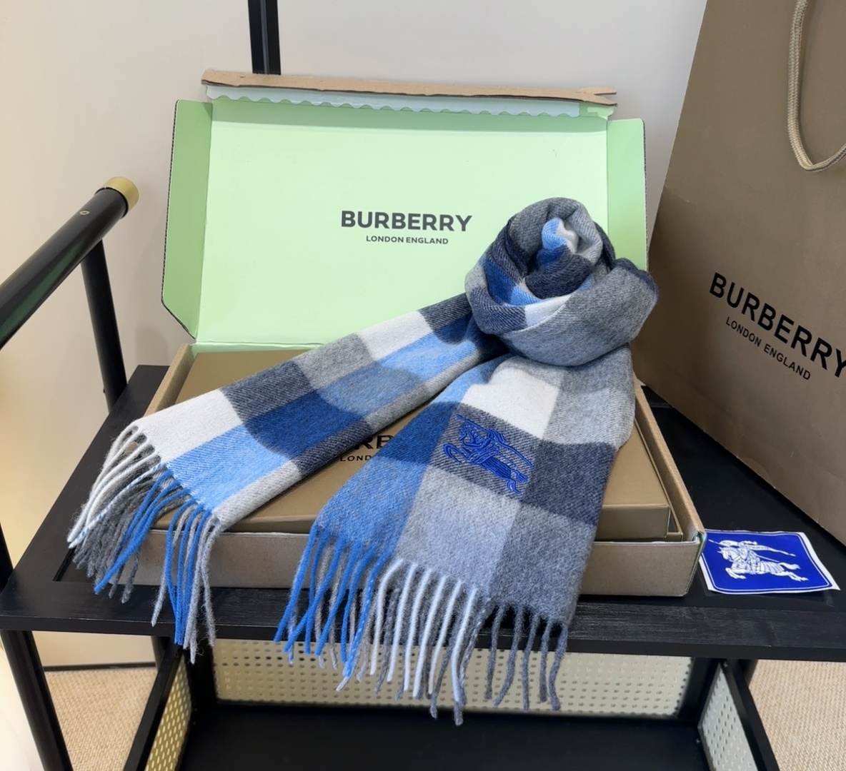 【▪️家属福利来了！！巴宝莉高端重磅男士围巾！】怒赞推荐，激动~！！下手绝对要快，同步专柜，最高端的男士