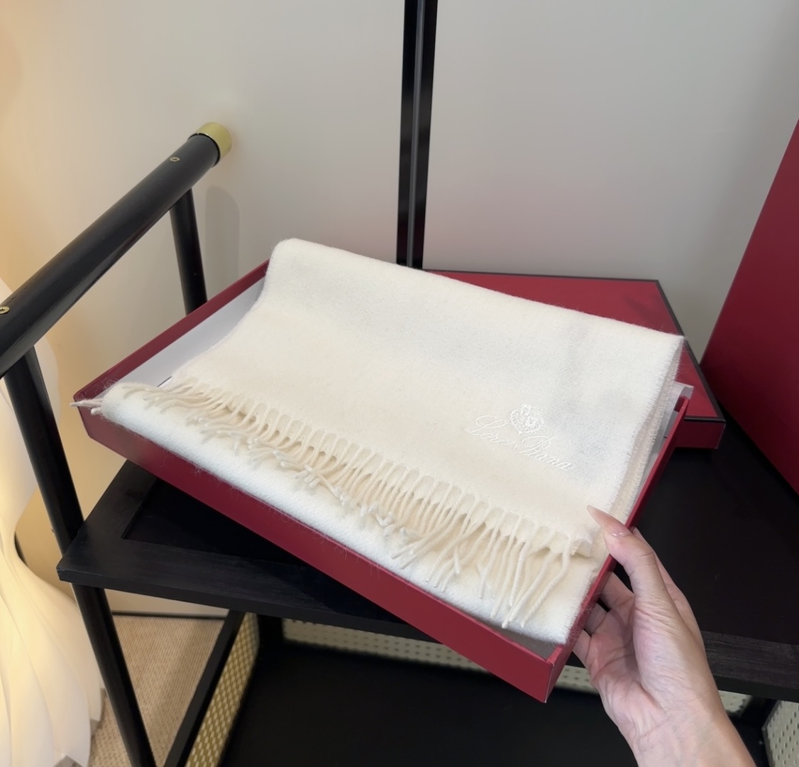 🆕Loro Piana · 【贸易公司尾单，极品山羊绒围巾披肩】送人自留都太高大上了😍重磅上新，爆款爆款