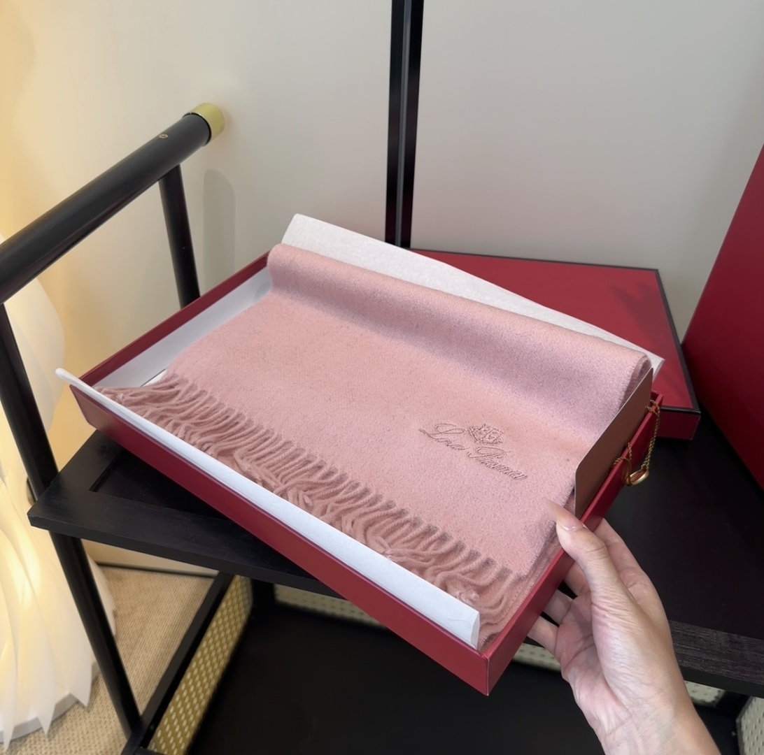 🆕Loro Piana · 【贸易公司尾单，极品山羊绒围巾披肩】送人自留都太高大上了😍重磅上新，爆款爆款
