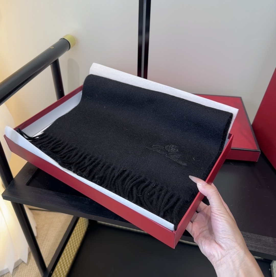 🆕Loro Piana · 【贸易公司尾单，极品山羊绒围巾披肩】送人自留都太高大上了😍重磅上新，爆款爆款