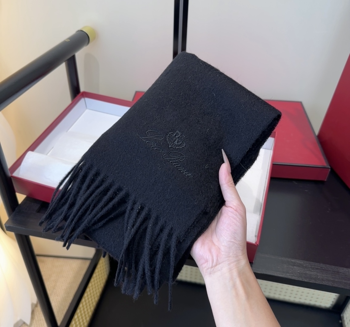 🆕Loro Piana · 【贸易公司尾单，极品山羊绒围巾披肩】送人自留都太高大上了😍重磅上新，爆款爆款