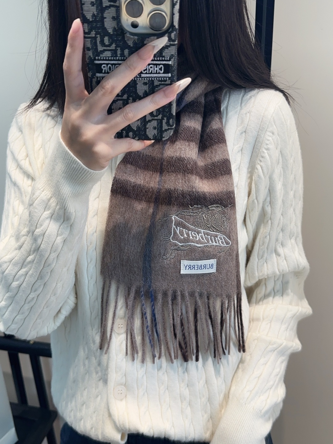 Burberry · 巴宝莉格子围巾❗️好看的要疯掉了，太有型太有魅力了❗️❗️非常斯文时尚的秋冬单品！
