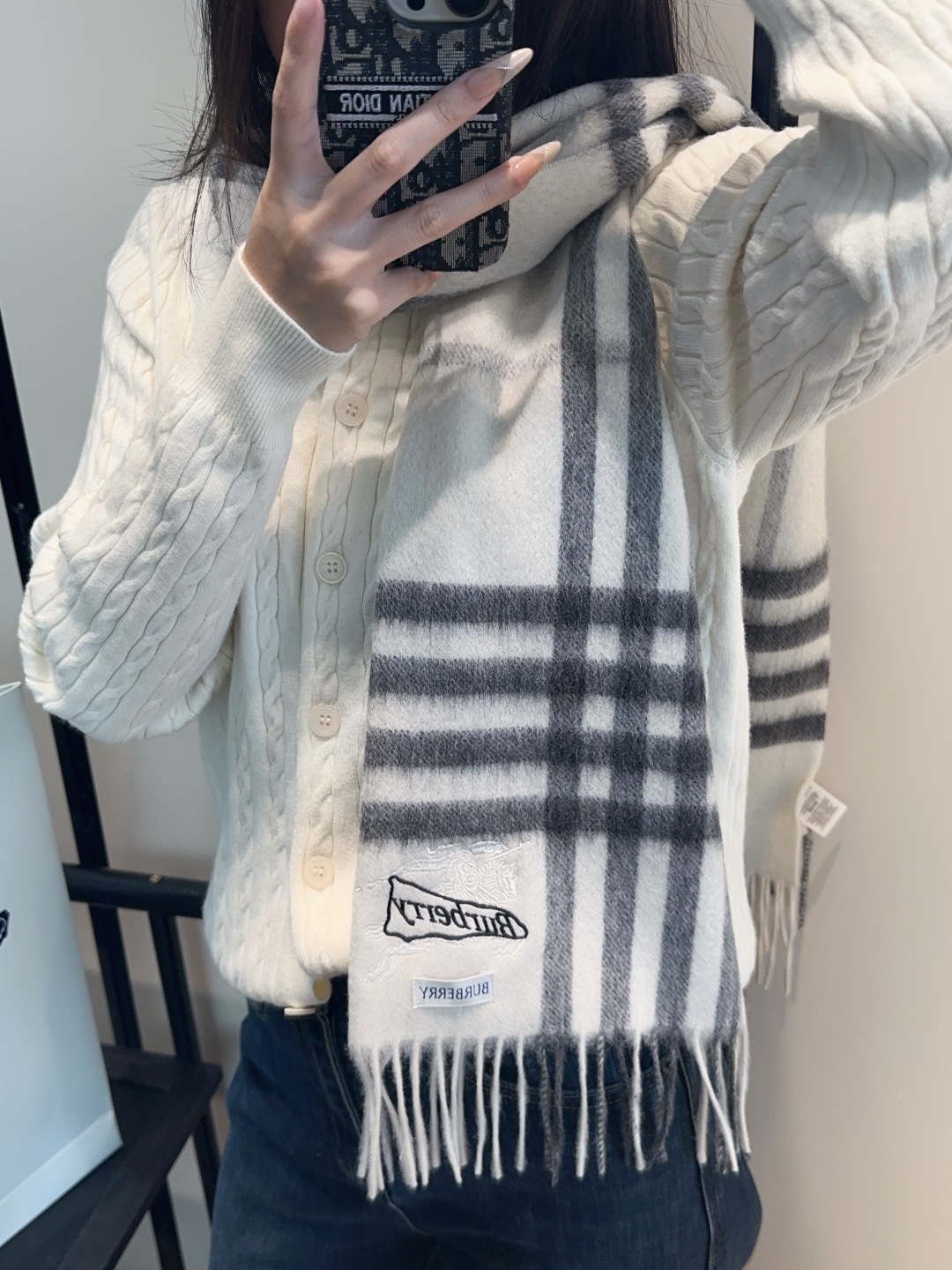 Burberry · 巴宝莉格子围巾❗️好看的要疯掉了，太有型太有魅力了❗️❗️非常斯文时尚的秋冬单品！