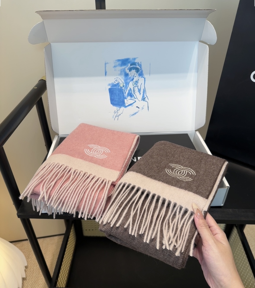 【▪Chanel · 香奈儿难得一见的温柔配色，超级迷恋❗️气质低调恬静又不失优雅❗️】重点推荐❗️高级