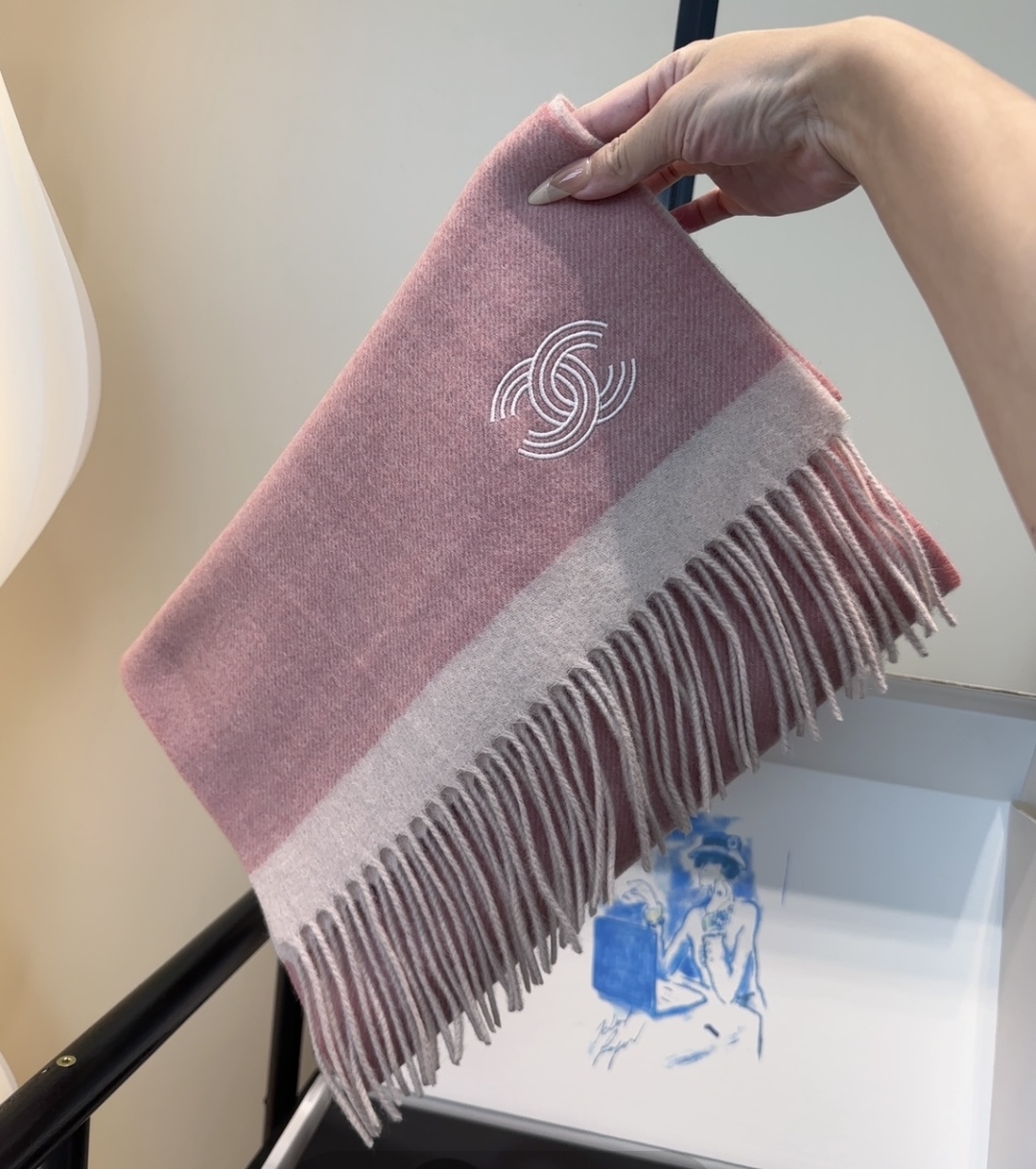 【▪Chanel · 香奈儿难得一见的温柔配色，超级迷恋❗️气质低调恬静又不失优雅❗️】重点推荐❗️高级