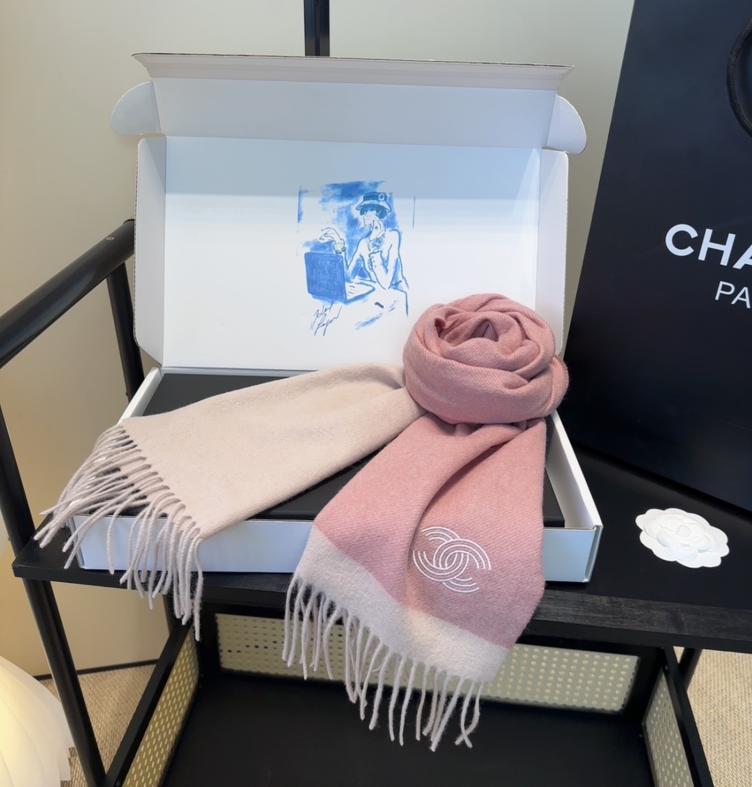 【▪Chanel · 香奈儿难得一见的温柔配色，超级迷恋❗️气质低调恬静又不失优雅❗️】重点推荐❗️高级