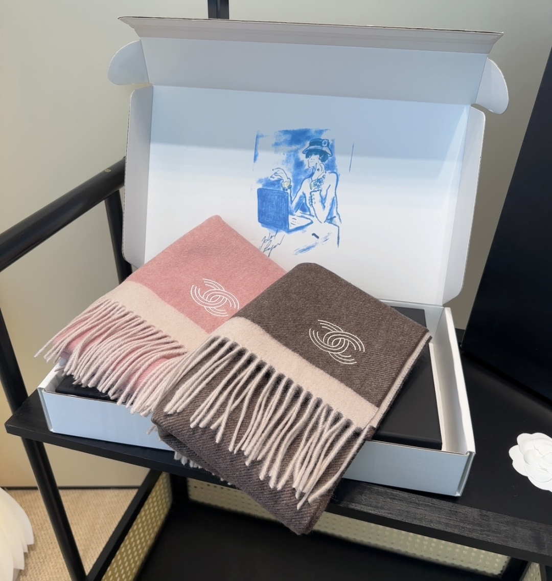 【▪Chanel · 香奈儿难得一见的温柔配色，超级迷恋❗️气质低调恬静又不失优雅❗️】重点推荐❗️高级